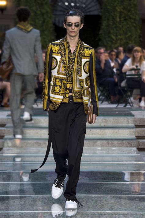 Versace Spring/Summer 2018 Men's Collection 